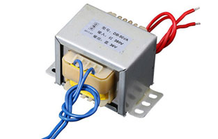 電源變壓器是用電磁感應(yīng)原理工作的，變壓器有兩組線圈。初級線圈和次級線圈。次級線圈在初級線圈外邊。當(dāng)初級線圈通上交流電時(shí)，變壓器鐵芯產(chǎn)生交變磁場，次級線圈就產(chǎn)生感應(yīng)電動(dòng)勢。變壓器的線圈的匝數(shù)比等于電壓比。例如：初級線圈是500匝，次級線圈是250匝，初級通上220V交流電，次級電壓就是110V。那如何識(shí)別電源變壓器好壞？